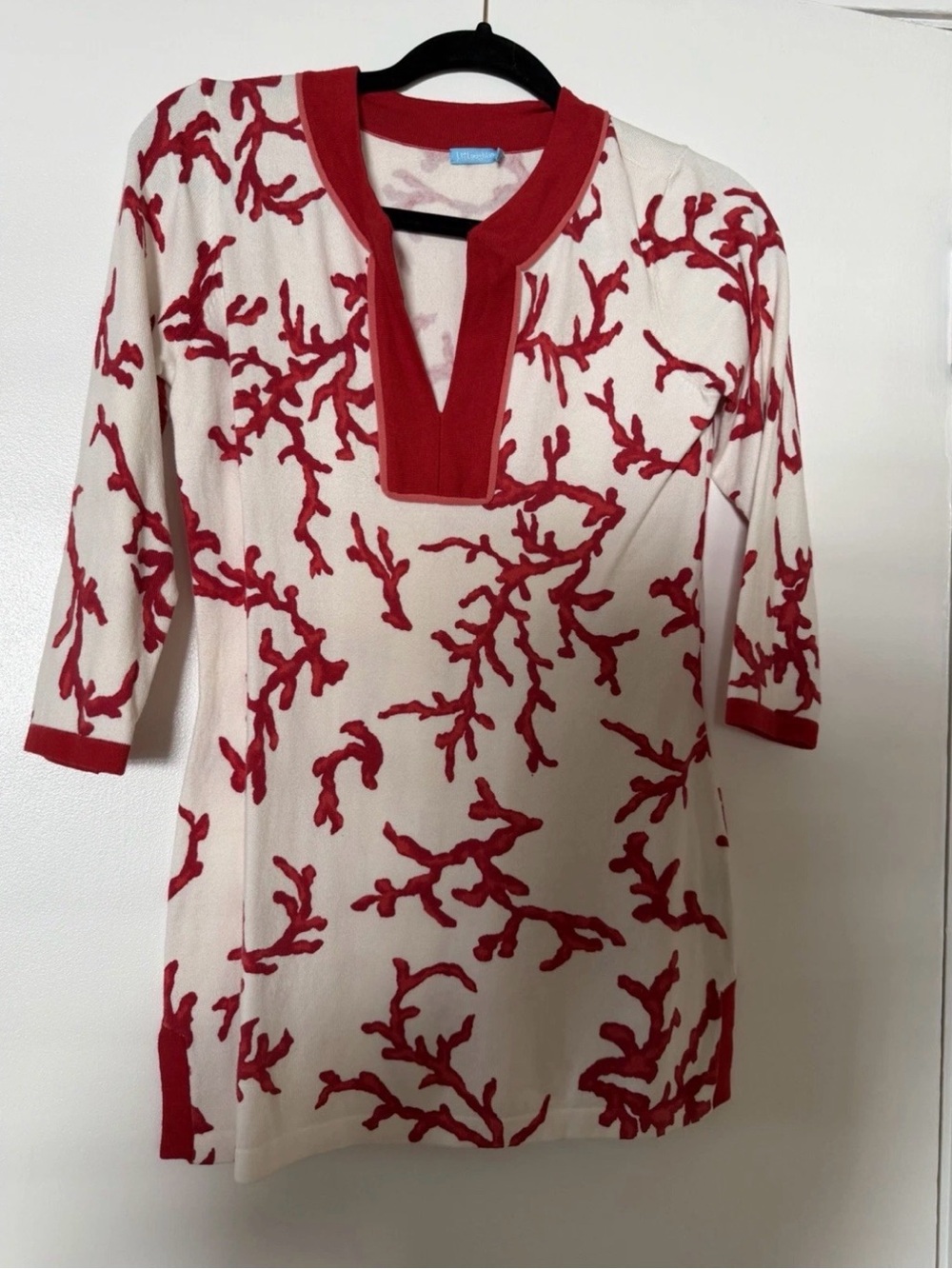 J. McLaughlin Red and White Coral-Print Tunic